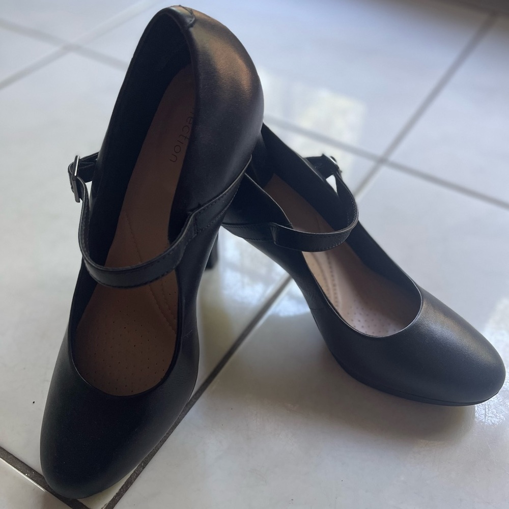 Clarks-Mary Janes